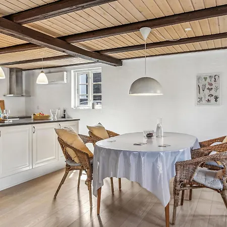 بيت للعطل 2 Bedroom Beautiful In *
