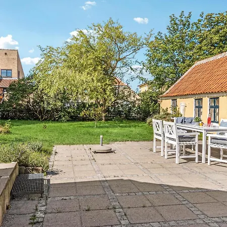 2 Bedroom Beautiful In *